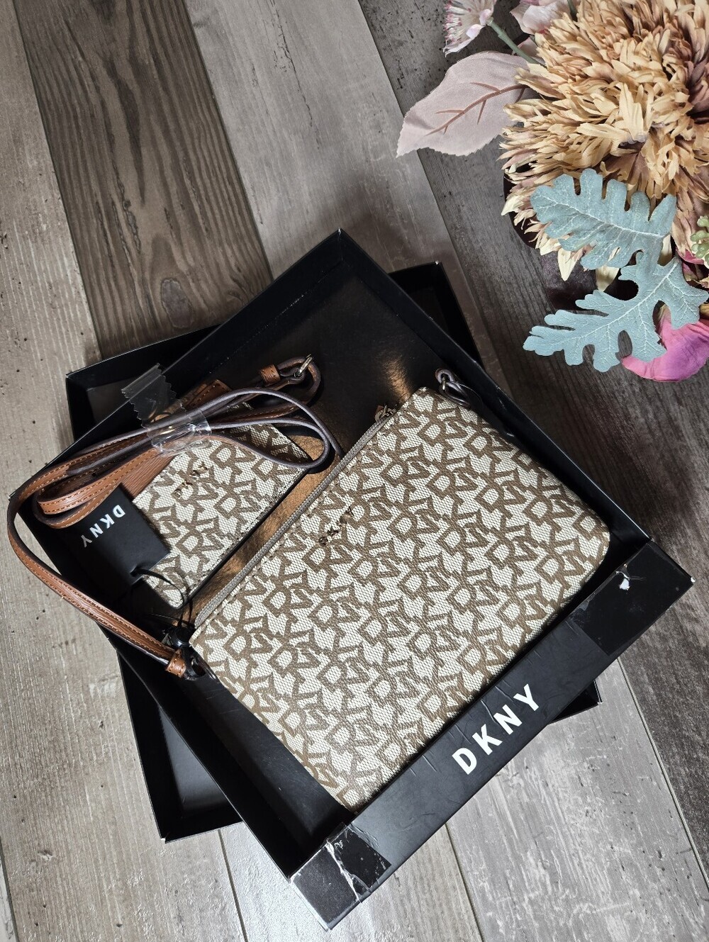 NWT DKNY Bryant Park Beige Logo Crossbody Bag and Cardholder 2pc Gift Set
